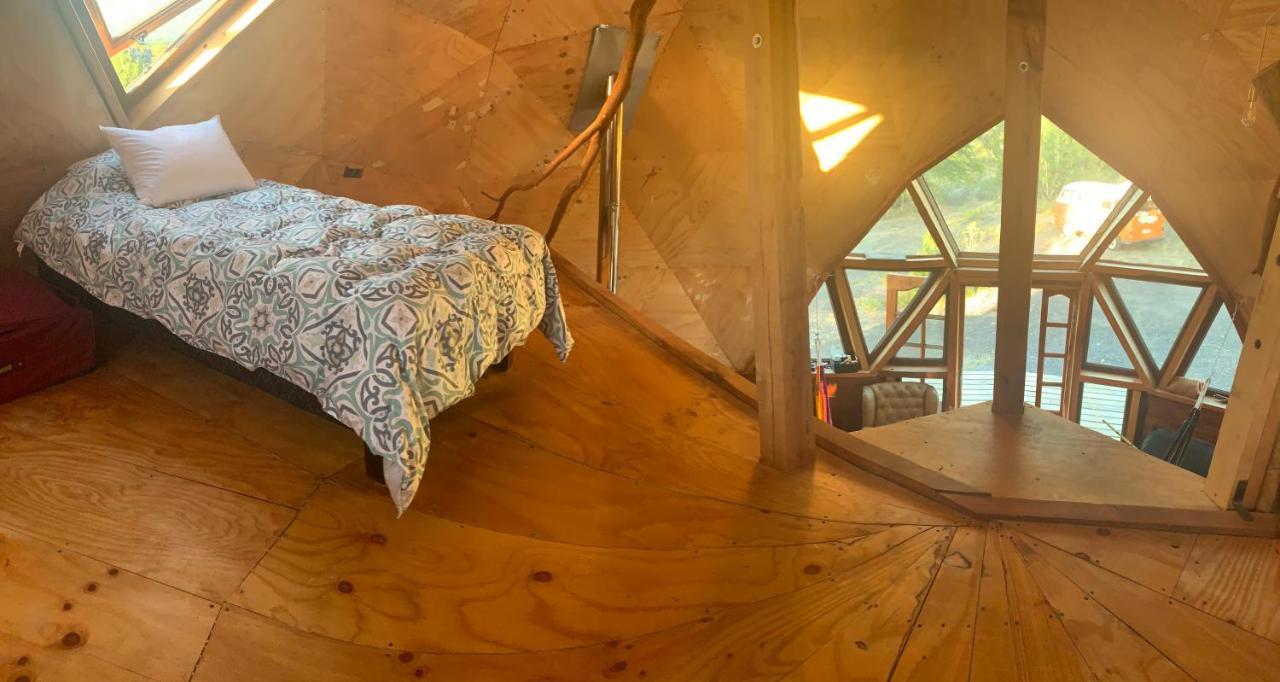 Domo Conguillio Conecta Con Tu Energia Sagrada Junto Al Salto Truful Truful Con Una Vista Majestuosa Que Podras Disfrutar En Una Tinaja Una Experiencia Que Alineara Tu Espiritu Y Tu Energia Interior Vivelo メリペウコ エクステリア 写真
