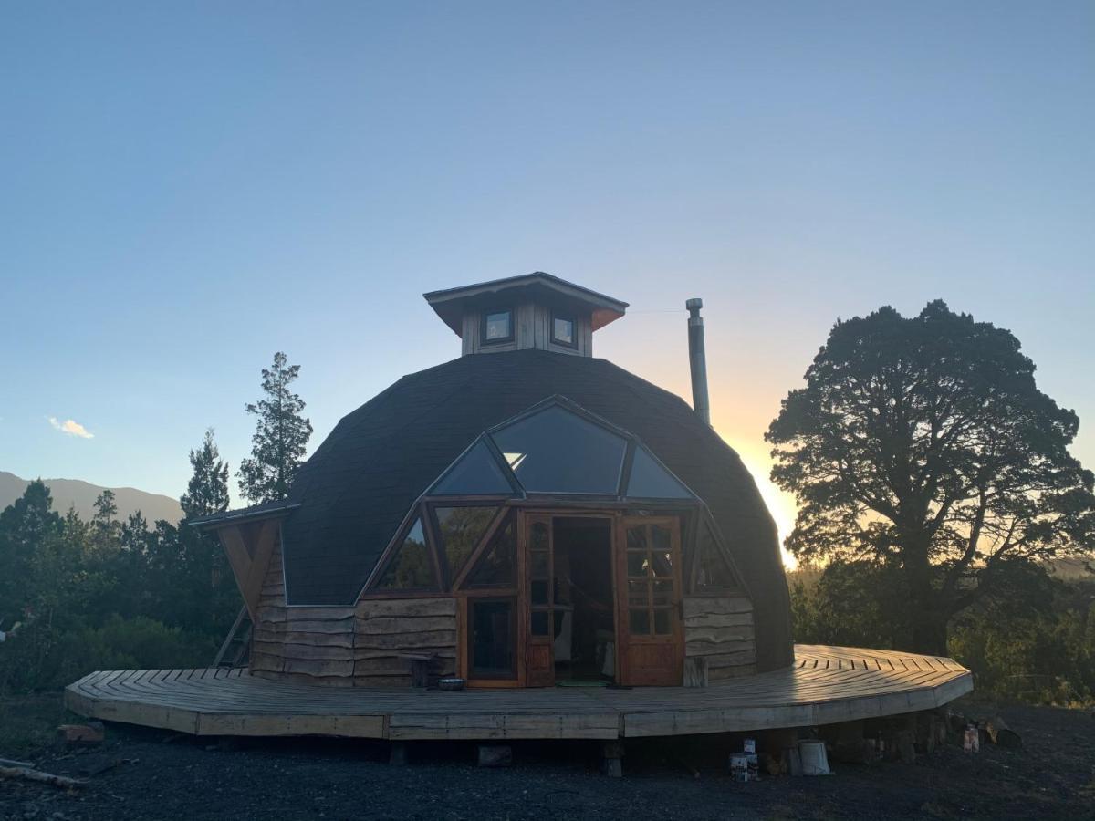 Domo Conguillio Conecta Con Tu Energia Sagrada Junto Al Salto Truful Truful Con Una Vista Majestuosa Que Podras Disfrutar En Una Tinaja Una Experiencia Que Alineara Tu Espiritu Y Tu Energia Interior Vivelo メリペウコ エクステリア 写真