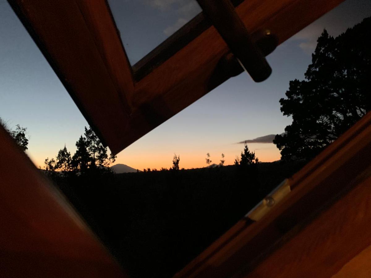 Domo Conguillio Conecta Con Tu Energia Sagrada Junto Al Salto Truful Truful Con Una Vista Majestuosa Que Podras Disfrutar En Una Tinaja Una Experiencia Que Alineara Tu Espiritu Y Tu Energia Interior Vivelo メリペウコ エクステリア 写真