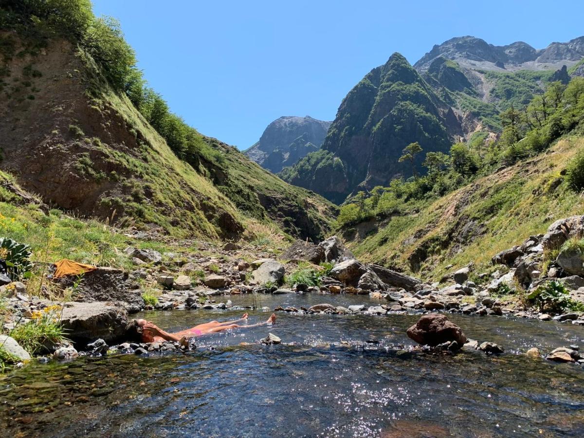 Domo Conguillio Conecta Con Tu Energia Sagrada Junto Al Salto Truful Truful Con Una Vista Majestuosa Que Podras Disfrutar En Una Tinaja Una Experiencia Que Alineara Tu Espiritu Y Tu Energia Interior Vivelo メリペウコ エクステリア 写真