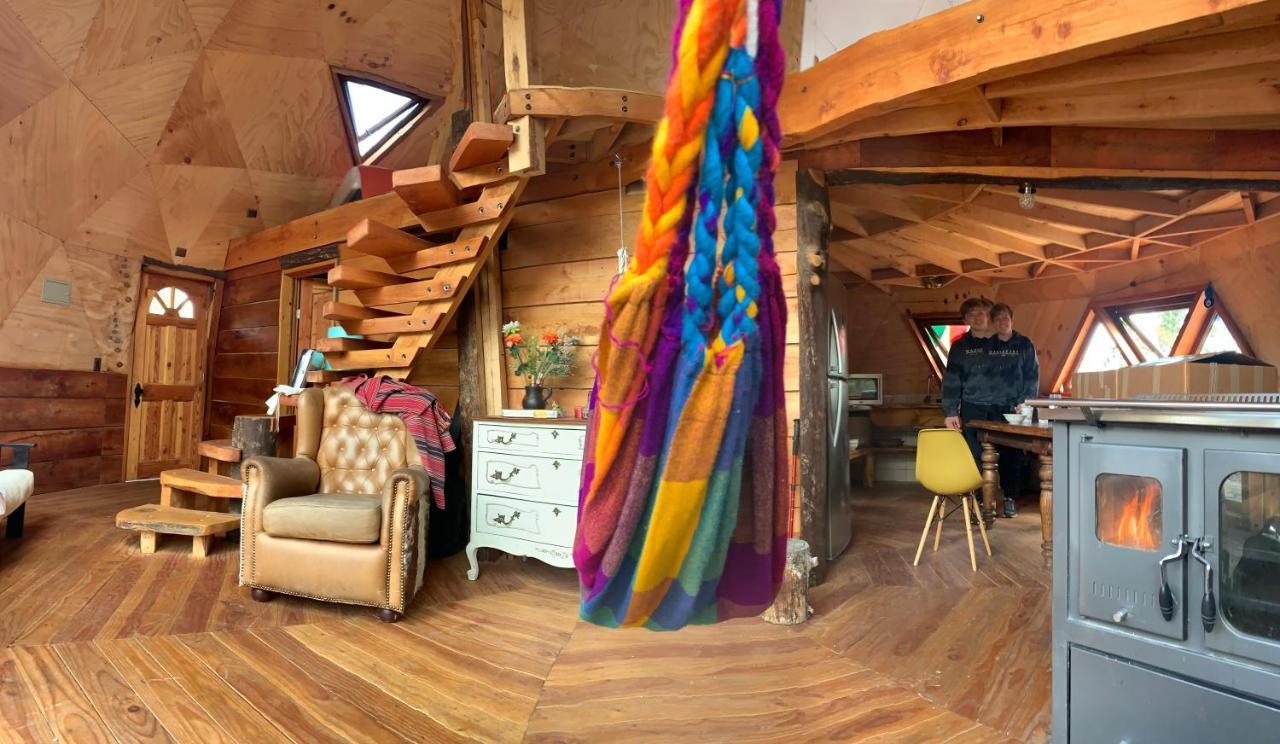 Domo Conguillio Conecta Con Tu Energia Sagrada Junto Al Salto Truful Truful Con Una Vista Majestuosa Que Podras Disfrutar En Una Tinaja Una Experiencia Que Alineara Tu Espiritu Y Tu Energia Interior Vivelo メリペウコ エクステリア 写真