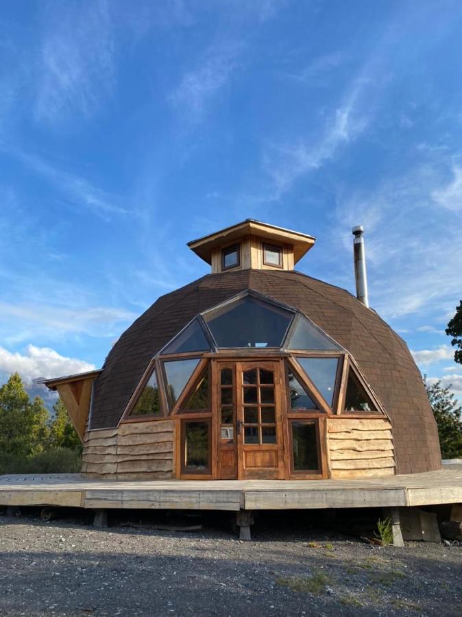 Domo Conguillio Conecta Con Tu Energia Sagrada Junto Al Salto Truful Truful Con Una Vista Majestuosa Que Podras Disfrutar En Una Tinaja Una Experiencia Que Alineara Tu Espiritu Y Tu Energia Interior Vivelo メリペウコ エクステリア 写真