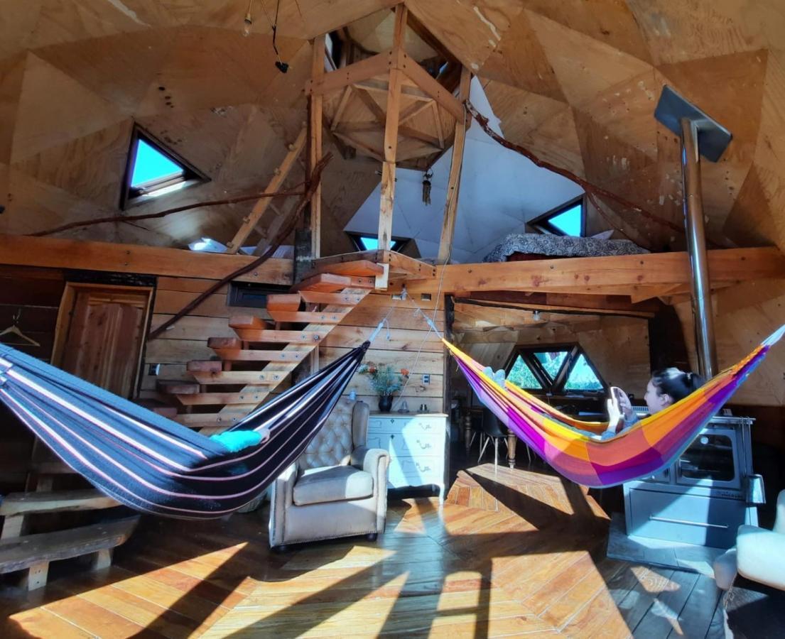 Domo Conguillio Conecta Con Tu Energia Sagrada Junto Al Salto Truful Truful Con Una Vista Majestuosa Que Podras Disfrutar En Una Tinaja Una Experiencia Que Alineara Tu Espiritu Y Tu Energia Interior Vivelo メリペウコ エクステリア 写真