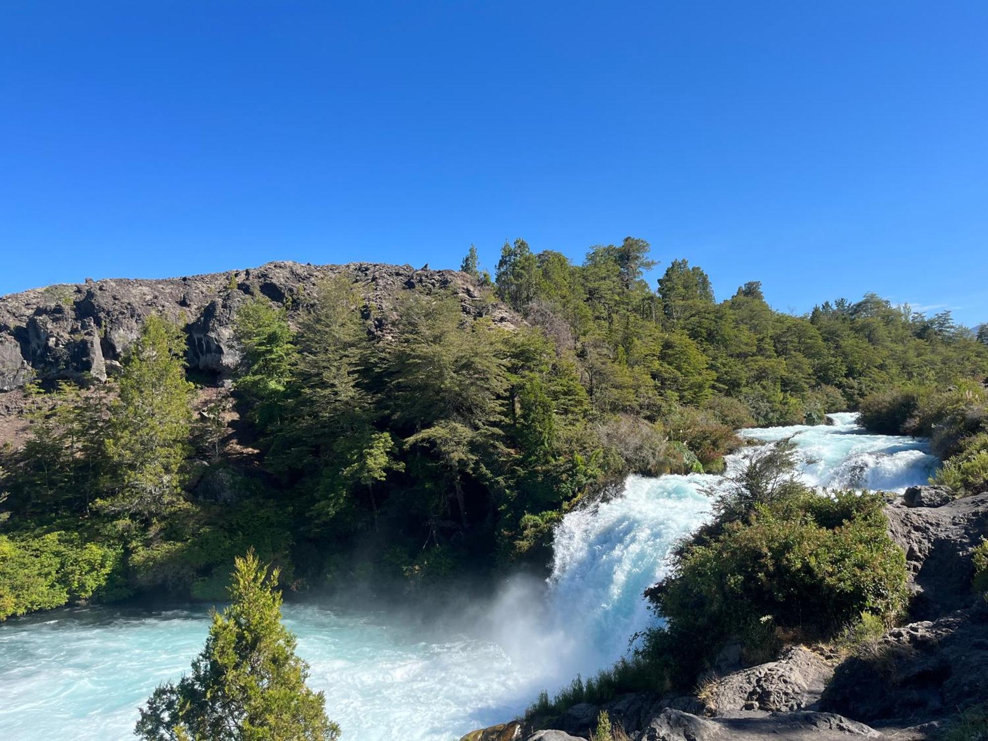 Domo Conguillio Conecta Con Tu Energia Sagrada Junto Al Salto Truful Truful Con Una Vista Majestuosa Que Podras Disfrutar En Una Tinaja Una Experiencia Que Alineara Tu Espiritu Y Tu Energia Interior Vivelo メリペウコ エクステリア 写真